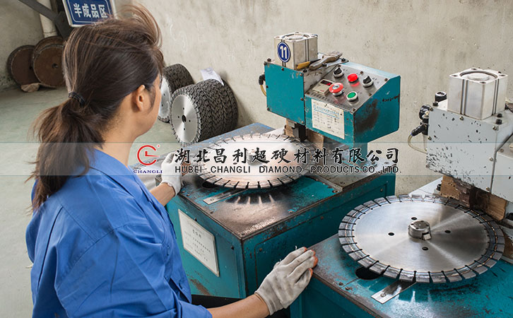 花崗巖鋸片受力分析?對于有限元模型的建立具有非常重要的意義