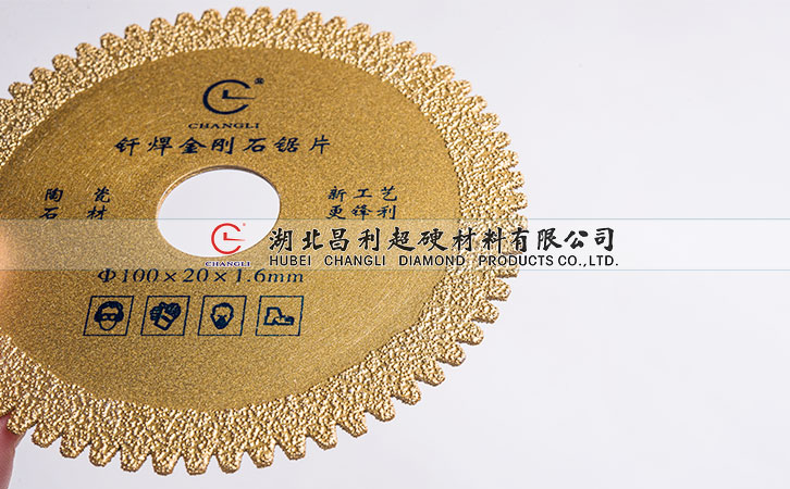 這方法有利于防止金剛石鋸片的偏差，從而提高石材加工質量